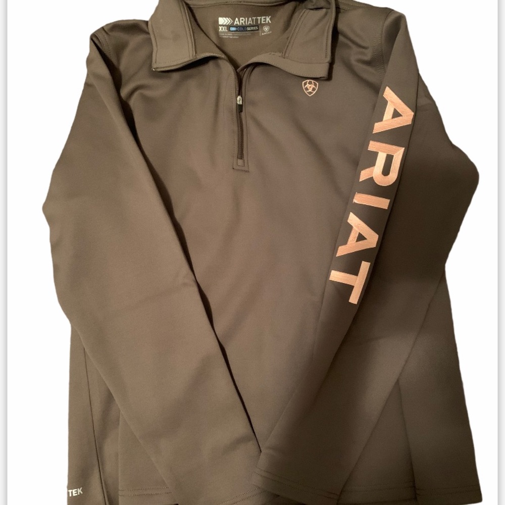 Ariat pull over NWOT
